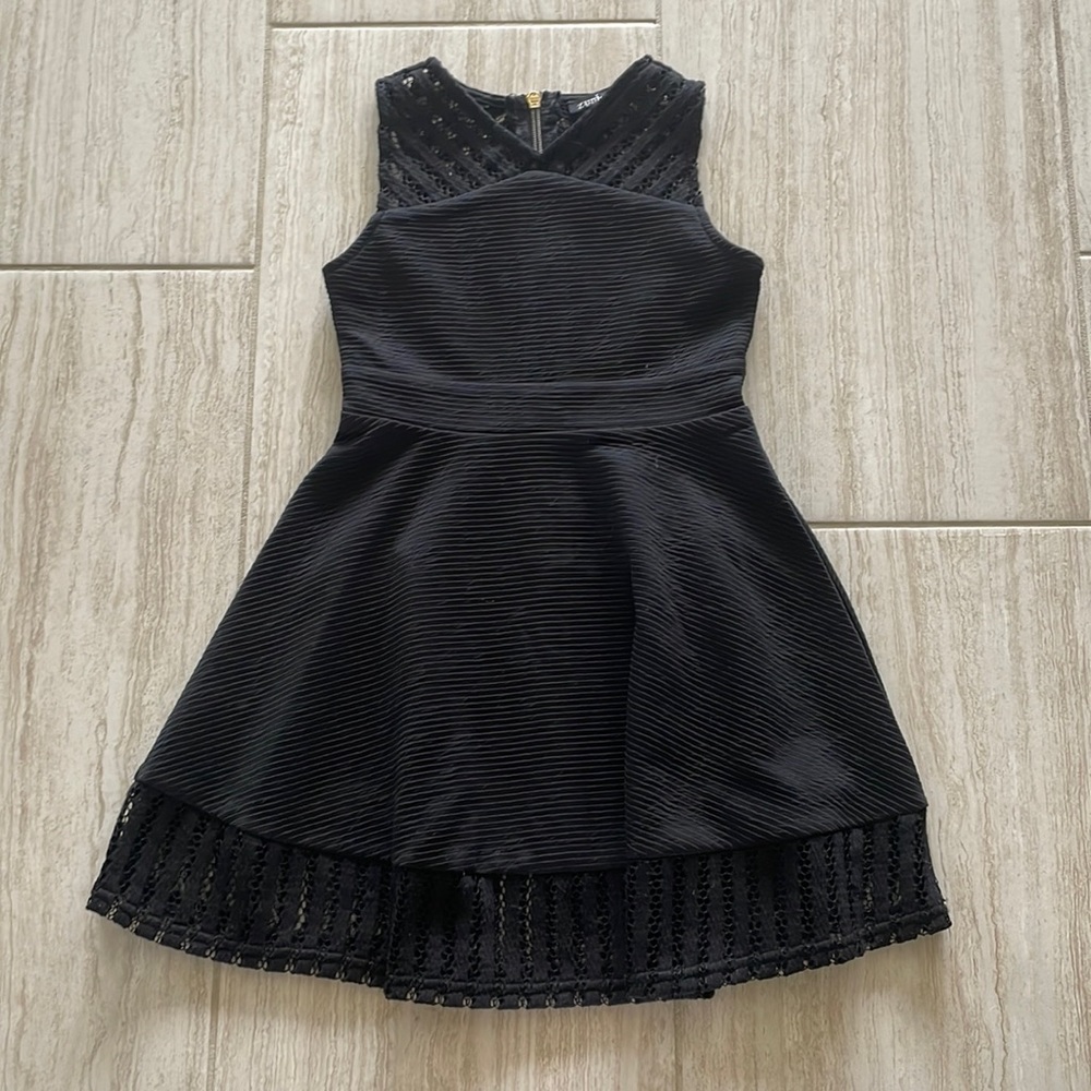 Zunie Black zip in dress